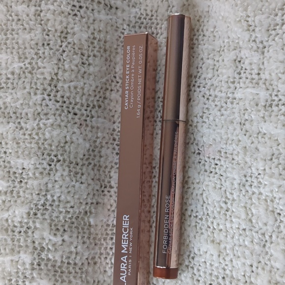 laura mercier RoseGlow Caviar Stick Eye Shadow in Forbidden Rose, 1.64g/… - Picture 2 of 9